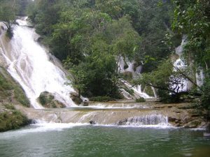 Thác Bản Ba như dải lụa trắng giữa màu xanh núi rừng