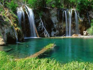 Những hồ nước nhỏ trong động Cốc San