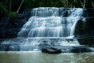 Thác Thủy Tiên đẹp như cái tên mà thác đã có, bồng bềnh, mượt mà như dải lụa