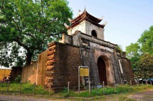 Cổng thành vẫn uy nghi dù thời gian làm rêu phong