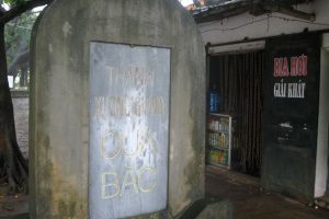 Bia đá ở thành cố Xương Giang