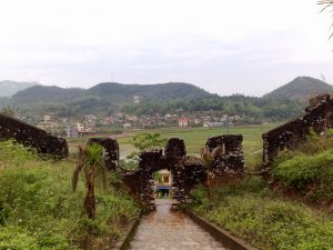 Những đoạn tường thành đầy rêu phong trải qua bao thế kỉ