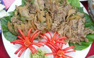 Thịt dê núi nên thịt chắc và thơm ngon.