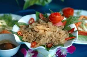 Thịt lợn đen được muối chua là món ăn nhiều người ưa thích