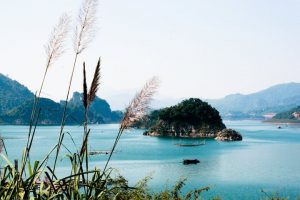 Thung Nai được ví như Vịnh Hạ Long ở Tây Bắc