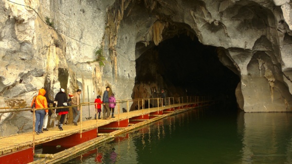 Khám phá động Thác Bờ