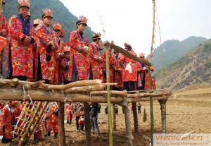 Độc đáo trong trang phục lễ hội cấp sắc