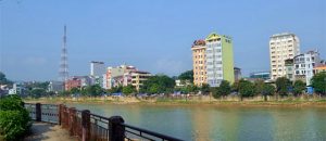 Dòng sông hiền hòa chảy trong thành phố trẻ