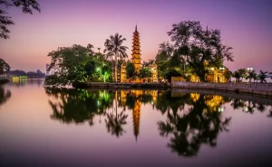 Quang cảnh Chùa Trấn Quốc lúc hoàng hôn. @chathanoi.com