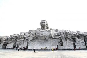 Tượng đài mẹ Suốt