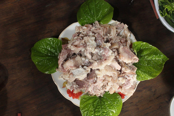 Thịt lơn muối chua người Dao