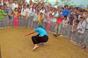 Trò chơi bịt mắt bắt vịt ở bản Mường Pheo