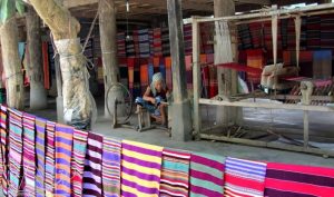 Những sản phẩm thổ cẩm ở bản vàng Pheo