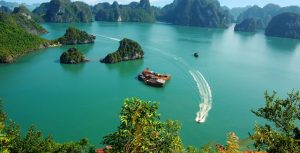Link Mobile Đăng Ký Tải App Jun88.com 2026 quảng ninh Đi giữa Vịnh Hạ Long cứ ngỡ lạc vào trận pháp núi đá