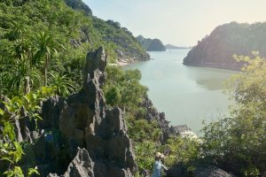 Vườn quốc gia Bái Tử Long huyện Vân Đồn