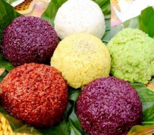 Xôi 7 màu ngoài giá trị dinh dưỡng còn có giá trị tâm linh