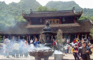 Yên Tử được đông đảo du khách về viếng thăm